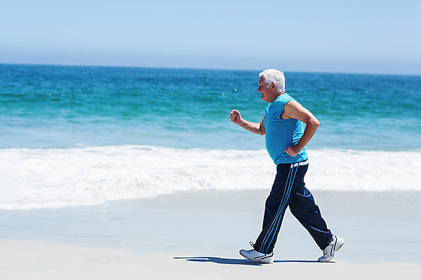 포토 JPG 해외이미지 백인 남자 행복 스포츠 바다 건강 한명 미소 물 달리기 맑음 기쁨 70대 해외202004 해외포토 자연요소 서양인 1 노년 감정 모션 날씨 표정 사람 파일형식