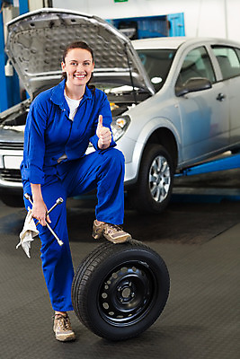 포토 JPG 해외이미지 백인 직업 여자 행복 자동차 노동자 실내 작업복 한명 20대 성인 스패너 작업실 기술자 수리 서비스 타이어 걸레 정비공 정비소 차고 성인여자한명만 해외202004 해외포토 서양인 1 옷 감정 육상교통 사람 청년 내부 공구 청소도구 여자한명만 성인여자만 파일형식