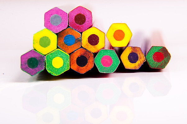 포토 JPG 해외이미지 분홍색 백그라운드 색연필 미술 사람없음 목재 빨간색 초록색 파란색 컬러풀 갈색 노란색 보라색 오브젝트 날카로움 스펙트럼 해외202004 해외포토 나무 컬러 재료 문화예술 학용품 파일형식