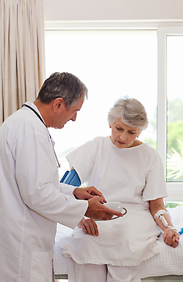 포토 JPG 해외이미지 백인 여자 남자 건강 사람 성인 두명 건강관리 환자 의사 의료성형뷰티 노화 해외202004 해외포토 서양인 컨셉 의학 관리 의료진 파일형식