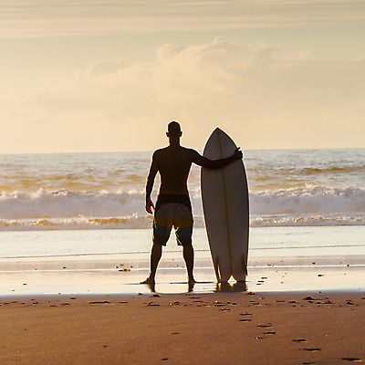 포토 JPG 해외이미지 전신 라이프스타일 실루엣 모래 스포츠 파도 바다 여행 백그라운드 자연 하늘 휴가 휴식 한명 사람 풍경 성인 해변 야외 뒷모습 물 여름 태양 일출 맑음 일몰 잡기 서핑보드 서핑 서퍼 해외202004 해외포토 자연요소 1 계절 뷰포인트 컨셉 모션 날씨 운동선수 촬영기법 생활 노을 수상스포츠 보드_스포츠 생태계 파일형식