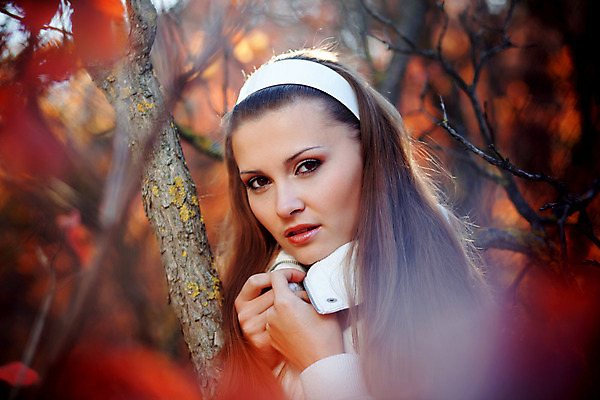 포토 JPG 해외이미지 나무 모델 응시 공원 여자 행복 얼굴 잎 자연 휴식 한명 사람 성인 야외 빨간색 청춘 유행 걷기 가을 신선 숲 피부 입술 성인여자한명만 해외202004 해외포토 식물 1 시선 계절 공공시설 감정 컬러 컨셉 모션 신체부위 생태계 여자한명만 성인여자만 파일형식