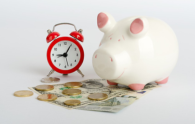 포토 JPG 해외이미지 시계 돈 사람없음 달러 동전 저축 돼지저금통 흰배경 해외202004 해외포토 백그라운드 금융 저금통 흰색 재산 파일형식