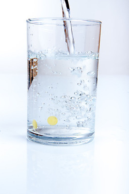 포토 JPG 해외이미지 1 디자인 음료 백그라운드 다이어트 유리 건강 사람없음 물 반사 추위 흰색 신선 투명 액체 갈증 자르기 가득함 순수 오브젝트 싱글 유리그릇 내추럴 고립 해외202004 해외포토 자연요소 그릇 컬러 컨셉 모션 재질 파일형식