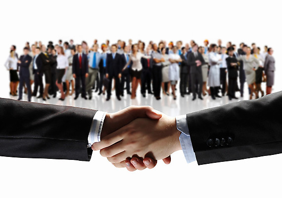 포토 JPG 해외이미지 백인 손 여자 남자 회사 비즈니스 사업가 넥타이 악수 사람 손짓 여러명 거래 만남 인사 도시 비즈니스맨 비즈니스우먼 그룹 군중 직원 컨설턴트 환영 경영 해외202004 해외포토 서양인 직업 잡화 다수 컨셉 모션 신체부위 예절 직장인 전문직 상담 파일형식