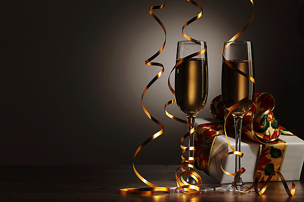 포토 JPG 해외이미지 디자인 기념일 행복 리본 음료 백그라운드 크리스마스 겨울 검은배경 새로움 기념 선물 사랑 사람없음 빛 상자 파티 축제 낭만 축하 알코올 샴페인 샴페인잔 해외202004 해외포토 계절 감정 컨셉 술잔 주류 이벤트 검은색 파일형식