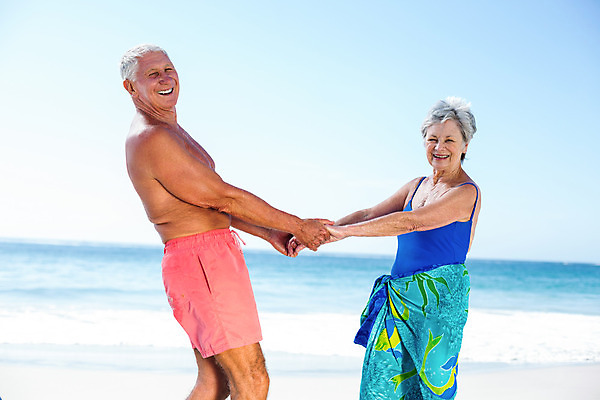 포토 JPG 해외이미지 백인 커플 여자 노년 남자 수영복 행복 모래 파도 바다 휴가 함께함 사랑 두명 물 노후 햇빛 태양 평화 손잡기 맑음 기쁨 낭만 70대 비치웨어 노인만 해외202004 해외포토 자연요소 서양인 옷 감정 컨셉 관계 모션 날씨 사람 성인 성인만 파일형식