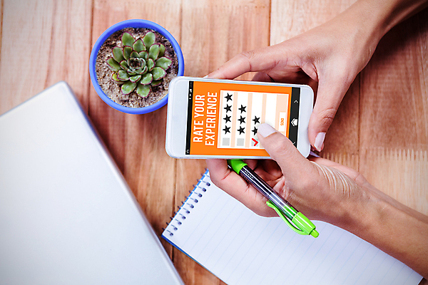 포토 JPG 해외이미지 손 탁자 기술 관리 들기 신체부위 노트북 스마트폰 펜 스크린 터치 흰색 기록 잡기 체험 어플리케이션 인터페이스 카피스페이스 해외202004 해외포토 컬러 가구 컨셉 모션 사람 전자제품 핸드폰 스마트기기 필기구 공백 파일형식