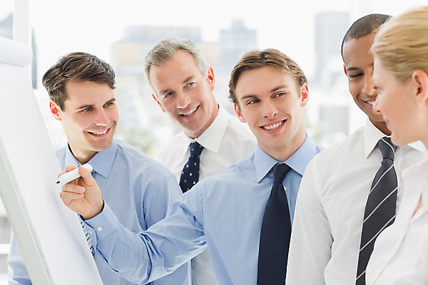 포토 JPG 해외이미지 서양인 외국인 백인 여자 남자 40대 중년 50대 비즈니스 표시 회의 직장 함께함 실내 서기 여러명 20대 성인 사무실 기록 잡기 직장인 비즈니스맨 비즈니스우먼 발표 동료 직원 화이트보드 세미나 해외202004 해외포토 직업 다수 컨셉 회사 관계 모션 사람 인종 청년 내부 파일형식