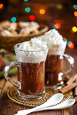 포토 JPG 해외이미지 행복 커피 음료 음식 겨울 유리 탁자 디저트 따뜻함 사람없음 컵 초콜릿 머그컵 축하 뜨거움 액체 달콤 코코아 카카오 맛있는 해외202004 해외포토 식기 계절 감정 가구 컨셉 재질 맛 파일형식