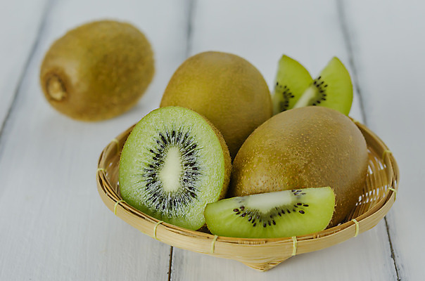 포토 JPG 해외이미지 조각 과일 키위 사람없음 바구니 담기 슬라이스 해외202004 해외포토 모션 파일형식