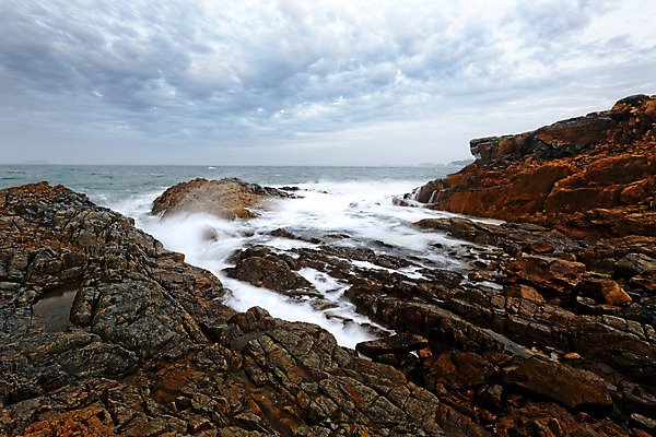 포토 JPG 해외이미지 파도 바다 백그라운드 이동 모션 자연 산 사람없음 야외 물 파란색 얼음 검은색 어둠 황혼 안개 바위 만 거친 서핑 연기 떨어짐 위험 큼 신비 분무기 폭풍 깊이 뇌우 블러 이국적 해외202004 해외포토 자연요소 컬러 컨셉 날씨 일몰 돌_바위 수상스포츠 크기 생태계 파일형식