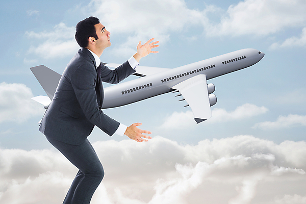 포토 JPG 해외이미지 구름 남자 무기 여행 비즈니스 하늘 휴가 짧은머리 비행기 갈색머리 한명 서기 사람 정장 20대 성인 컴퓨터그래픽 파란색 햇빛 태양 디지털 올려보기 잡기 비즈니스맨 찡그림 성인남자한명만 해외202004 해외포토 자연요소 1 헤어스타일 옷 컬러 항공교통 모션 대중교통 표정 청년 그래픽 직장인 남자한명만 성인남자만 파일형식