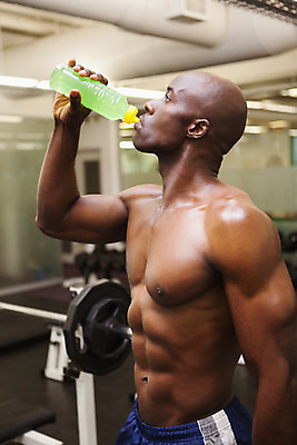 포토 JPG 해외이미지 서양인 외국인 라이프스타일 웰빙 남자 음료 스포츠 근육 탈의 실내 건강 한명 서기 성인 30대 운동 검은색 힘 헬스장 마시기 잡기 보디빌딩 보디빌더 상쾌 체육관 근육질 대머리 복근 이두근 성인남자한명만 크로스핏 해외202004 해외포토 1 헤어스타일 감정 컬러 모션 사람 인종 내부 생활 장년 헬스 몸매 남자한명만 성인남자만 파일형식