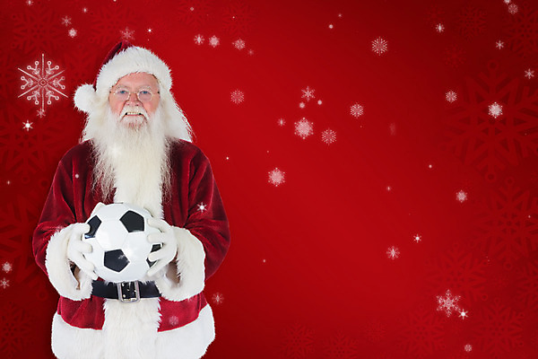 포토 JPG 해외이미지 노년 남자 스포츠 백그라운드 크리스마스 축구공 눈꽃 한명 상반신 앞모습 빨간색 산타클로스 노인남자한명만 해외202004 해외포토 1 기념일 뷰포인트 컬러 공 축구용품 눈_날씨 사람 성인 남자한명만 노인남자만 파일형식
