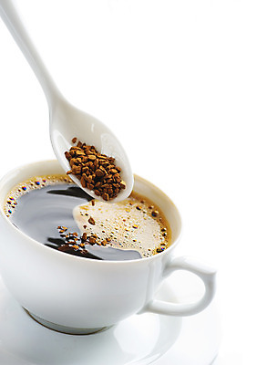 포토 JPG 해외이미지 커피 음료 음식 백그라운드 사람없음 컵 갈색 숟가락 검은색 거품 카페 머그컵 흰색 뜨거움 설탕 컵받침 오브젝트 에스프레소 카페인 해외202004 해외포토 식기 컬러 수저 상점 받침대 파일형식