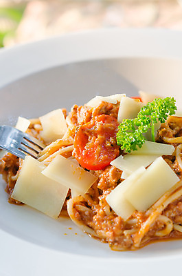 포토 JPG 해외이미지 전통 접시 음식 토마토 부분 치즈 파스타 스파게티 사람없음 빨간색 노란색 식사 이탈리아 흰색 맛 케첩 밀가루 점심식사 삶기 해외202004 해외포토 식기 유럽 컬러 컨셉 채소 유제품 서양음식 소스_음식 가루 파일형식