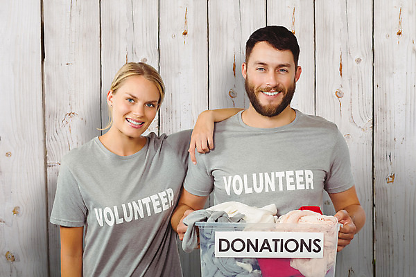 포토 JPG 해외이미지 백인 옷 여자 남자 행복 백그라운드 함께함 서기 20대 성인 두명 목재 30대 울타리 상자 봉사 도움 복지 동료 기부 참여 자선단체 해외202004 해외포토 서양인 나무 감정 컨셉 재료 관계 모션 사람 청년 장년 담장 그룹 사회이슈 자선 파일형식