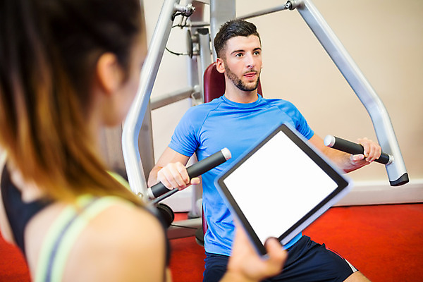 포토 JPG 해외이미지 백인 라이프스타일 여자 남자 행복 스포츠 운동화 근육 실내 건강 20대 성인 두명 운동복 태블릿 운동 힘 헬스장 몸무게 체육관 성인만 해외202004 해외포토 서양인 옷 감정 신발 사람 청년 내부 생활 전자제품 스마트기기 헬스 파일형식