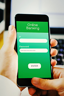 포토 JPG 해외이미지 백인 손 남자 인터넷 비즈니스 한명 들기 안전 사람 근접촬영 20대 신체부위 스마트폰 스크린 잡기 비즈니스맨 암호 모바일뱅킹 스마트뱅킹 인터페이스 핀테크 성인남자한명만 해외202004 해외포토 서양인 1 뷰포인트 모션 모바일 청년 금융 핸드폰 스마트기기 직장인 뱅킹 남자한명만 성인남자만 파일형식