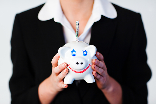 포토 JPG 해외이미지 여자 돈 한명 사람 동양인 상반신 성인 앞모습 저축 돼지저금통 잡기 비즈니스우먼 흰배경 성인여자한명만 해외202004 해외포토 1 뷰포인트 백그라운드 비즈니스 모션 인종 금융 저금통 흰색 직장인 재산 여자한명만 성인여자만 파일형식