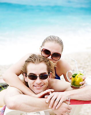 포토 JPG 해외이미지 백인 라이프스타일 커플 응시 여자 남자 행복 바다 여행 결혼 2 가족 관계 자연 휴가 건강 사랑 웃음 사람 성인 야외 두명 물 파란색 기쁨 낭만 신혼여행 흰색 해외202004 해외포토 자연요소 서양인 시선 감정 컬러 컨셉 표정 이벤트 생활 생태계 파일형식