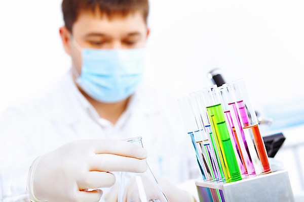 포토 JPG 해외이미지 백인 직업 남자 과학 병원 현미경 실험 한명 사람 성인 약 장비 의사 흰색 업무 액체 실험실 DNA 생명공학 과학자 생물학 비커 미생물 튜브 화학물질 화학자 의료성형뷰티 해외202004 해외포토 서양인 1 교육 컬러 의학 생물 실험기구 의료진 작업 화학 학자 파일형식