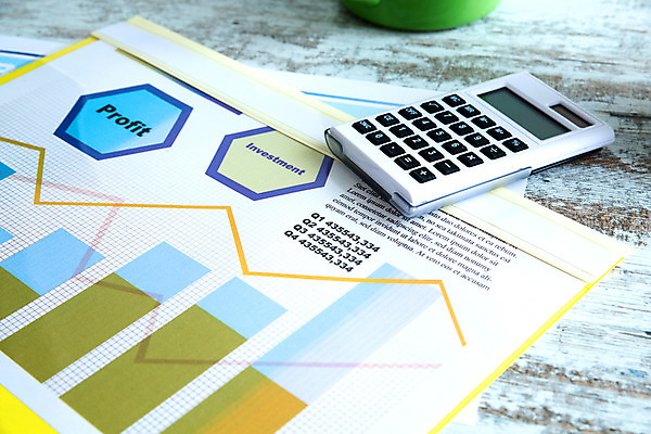 포토 JPG 해외이미지 종이 커피 컨셉 비즈니스 통계 탁자 그래프 직장 사람없음 컵 사무실 펜 자료 머그컵 계산기 정보 업무 분석 보고서 문서 파일 해외202004 해외포토 식기 음료 가구 회사 문구용품 필기구 장비 작업 파일형식