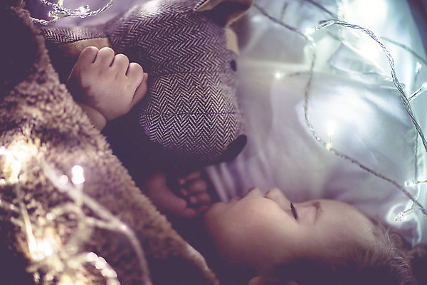 포토 JPG 해외이미지 행복 어린이 크리스마스 휴가 전등 주택 건강 한명 안전 사람 소년 장난감 유치원 놀이방 꿈 수확 침대 아기 잠 개 야간 작음 담요 낮잠 부드러움 마법 걸음마 인기 해외202004 해외포토 자연요소 1 교육 기념일 남자 감정 가구 농업 포유류 모션 조명 건물 감각 크기 파일형식