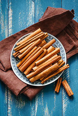 포토 JPG 해외이미지 접시 음식 백그라운드 재료 탁자 디저트 건조 요리 사람없음 장식 갈색 주방 조미료 막대기 달콤 향신료 오브젝트 향 시나몬 해외202004 해외포토 식기 컬러 가구 맛 향미료 파일형식