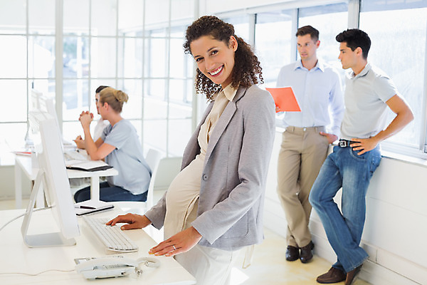 포토 JPG 해외이미지 서양인 외국인 백인 여자 남자 40대 중년 비즈니스 직장 함께함 실내 서기 여러명 20대 성인 30대 사무실 모니터 임산부 임신 직장인 비즈니스맨 비즈니스우먼 동료 직원 의료성형뷰티 해외202004 해외포토 직업 다수 컨셉 회사 관계 모션 사람 인종 청년 내부 장년 컴퓨터 파일형식