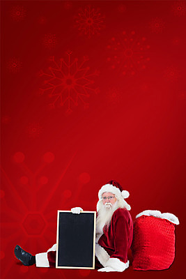 포토 JPG 해외이미지 전신 노년 남자 크리스마스 한명 앉기 옆모습 빨간색 산타클로스 기댐 칠판 잡기 보따리 보여주기 노인남자한명만 해외202004 해외포토 1 기념일 뷰포인트 컬러 모션 사람 성인 남자한명만 노인남자만 파일형식