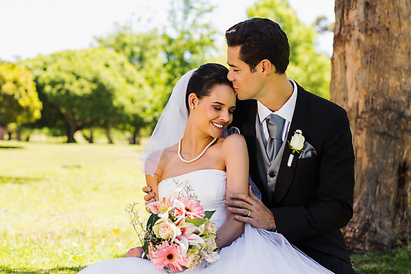 포토 JPG 해외이미지 주간 커플 공원 여자 남자 신부 신랑 결혼 결혼식 남편 정장 20대 성인 야외 두명 앞모습 30대 낭만 성인만 해외202004 해외포토 자연요소 옷 공공시설 뷰포인트 컨셉 관계 사람 이벤트 청년 장년 파일형식
