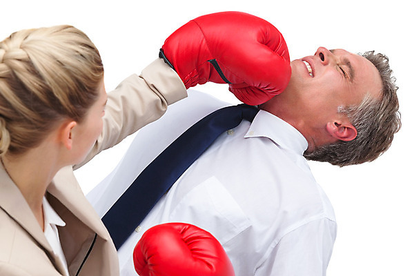 포토 JPG 해외이미지 백인 여자 남자 40대 중년 비즈니스 정장 20대 두명 금발 경쟁 권투글러브 직장인 비즈니스맨 비즈니스우먼 자신감 찡그림 라이벌 동료 성인만 해외202004 해외포토 서양인 직업 헤어스타일 옷 감정 컨셉 관계 표정 사람 청년 성인 글러브 파일형식