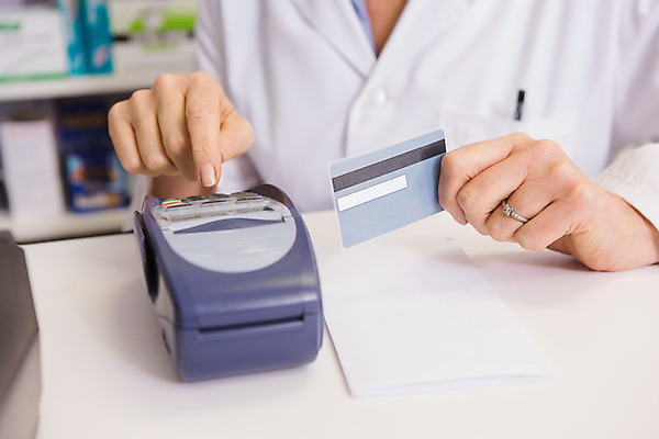 포토 JPG 해외이미지 라이프스타일 손 실내 신체부위 약 기계 약국 처방 조제 약사 의료성형뷰티 해외202004 해외포토 의학 사람 내부 생활 만들기 파일형식