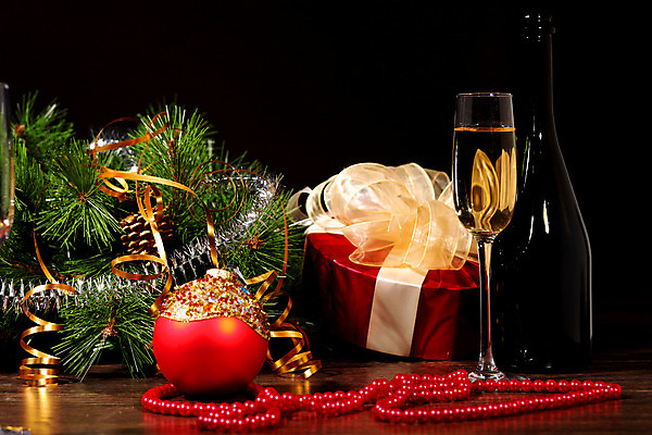 포토 JPG 해외이미지 디자인 배너 별 백그라운드 크리스마스 겨울 일러스트 공 유리 추상 휴가 새로움 새해 사람없음 장식 초록색 파란색 빛 반사 추위 덮개 축하 인사 소나무 신용카드 눈송이 우아함 샴페인 연도 보케 전나무 블러 카피스페이스 해외202004 해외포토 자연요소 나무 계절 기념일 컬러 컨셉 무늬 재질 주류 눈_날씨 금융 공백 뚜껑 예절 파일형식