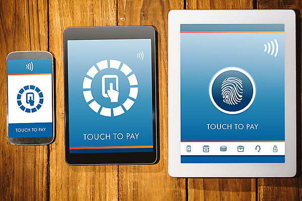 포토 JPG 해외이미지 인터넷 탁자 사람없음 파란색 스마트폰 쇼핑 태블릿 스크린 터치 책상 온라인쇼핑 온라인 전자상거래 터치스크린 해외202004 해외포토 컬러 가구 전자제품 핸드폰 스마트기기 파일형식