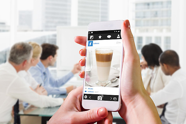 포토 JPG 해외이미지 백인 아이콘 접시 응시 여자 남자 꽃 40대 중년 50대 비즈니스 유리 탁자 회의 앉기 여러명 20대 컵 스마트폰 핸드폰 컴퓨터 꽃병 카페 듣기 터치 머그컵 관찰 대접 잡기 비즈니스맨 비즈니스우먼 발표 달콤 어플리케이션 기아 배고픔 컵받침 스마트 동료 직원 경영자 화이트보드 머핀 커뮤니티 아메리카노 보여주기 카푸치노 카페테리아 나눔 온라인 충동구매 라떼 세미나 세련 해외202004 해외포토 서양인 식물 식기 시선 커피 빵 가구 다수 컨셉 관계 모션 재질 사람 청년 성인 전자제품 스마트기기 쇼핑 상점 직장인 맛 사회이슈 받침대 리더 과소비 파일형식