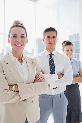 포토 JPG 해외이미지 서양인 외국인 백인 여자 남자 40대 중년 비즈니스 직장 함께함 실내 서기 여러명 20대 성인 세명 사무실 직장인 비즈니스맨 비즈니스우먼 자신감 대표 동료 직원 리더 해외202004 해외포토 직업 감정 다수 컨셉 회사 관계 모션 사람 인종 청년 내부 파일형식