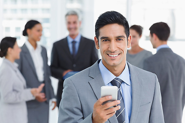 포토 JPG 해외이미지 서양인 외국인 백인 여자 남자 40대 중년 비즈니스 직장 함께함 실내 서기 정장 여러명 20대 성인 30대 스마트폰 사무실 잡기 직장인 비즈니스맨 비즈니스우먼 연결 동료 직원 통화 다이얼 해외202004 해외포토 직업 옷 다수 컨셉 회사 관계 모션 사람 인종 청년 내부 장년 핸드폰 스마트기기 파일형식