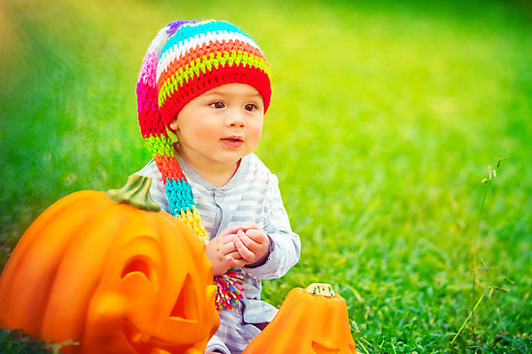 포토 JPG 해외이미지 백인 모자 전통 계절 행복 어린이 밭 장난 자연 놀이 호박 한명 미소 소년 야외 장식 초록색 컬러풀 장난감 파티 할로윈 가을 축하 아기 10월 뒤뜰 잭오랜턴 해외202004 해외포토 서양인 1 잡화 남자 감정 컬러 컨셉 농업 채소 표정 사람 이벤트 날짜 생태계 파일형식