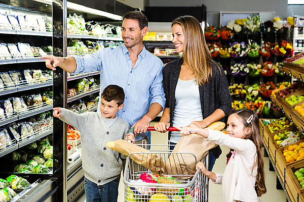 포토 JPG 해외이미지 백인 라이프스타일 부부 응시 여자 남자 딸 행복 아들 어린이 빵 채소 오렌지 과일 가족 엄마 실내 건강 서기 사람 소년 여러명 상반신 20대 성인 30대 쇼핑 부모 쇼핑카 자녀 가리킴 시장 아빠 레몬 고객 슈퍼마켓 식료품점 해외202004 해외포토 서양인 커플 시선 감정 음식 다수 관계 모션 손짓 청년 내부 생활 장년 상점 카트 파일형식