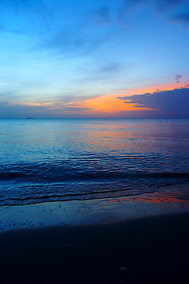 포토 JPG 해외이미지 바다 자연 하늘 풍경 사람없음 야외 빨간색 빛 햇빛 태양 반사 노란색 일출 맑음 황혼 일몰 수평선 해외202004 해외포토 자연요소 컬러 날씨 노을 생태계 파일형식