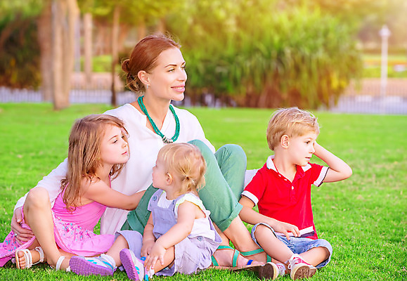 포토 JPG 해외이미지 백인 공원 여자 딸 행복 아들 어린이 밭 가족 자연 놀이 엄마 함께함 사랑 미소 사람 소년 초원 여러명 야외 초록색 여름 맑음 봄 놀이방 기쁨 아기 언니 걸음마 남동생 뒤뜰 해외202004 해외포토 서양인 계절 공공시설 남자 감정 컬러 다수 컨셉 농업 관계 모션 날씨 표정 생태계 자매 동생 파일형식