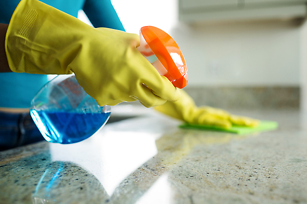 포토 JPG 해외이미지 백인 라이프스타일 여자 가사 가정 아파트 한명 성인 30대 주방 오븐 청소 싱크대 위생관리 해외202004 해외포토 서양인 1 주택 관리 사람 생활 장년 가전제품 개수대 파일형식