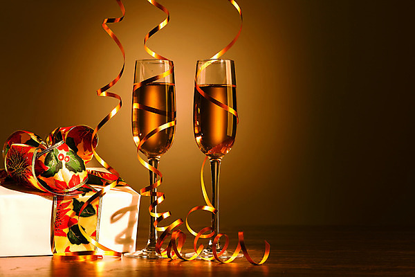 포토 JPG 해외이미지 디자인 기념일 행복 리본 음료 백그라운드 크리스마스 겨울 검은배경 새로움 기념 선물 사랑 사람없음 빛 상자 파티 축제 낭만 축하 알코올 샴페인 샴페인잔 해외202004 해외포토 계절 감정 컨셉 술잔 주류 이벤트 검은색 파일형식