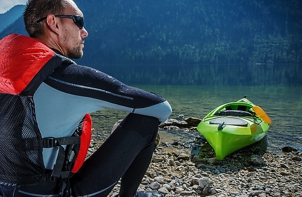 포토 JPG 해외이미지 호수 스포츠 여행 모션 휴가 한명 야외 가로 물 여름 일몰 수상스포츠 보트 오스트리아 카누 카약 뱃놀이 해외202004 해외포토 자연요소 1 계절 유럽 배_교통 사람 노을 전통놀이 파일형식