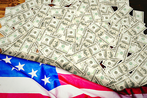 포토 JPG 해외이미지 돈 탁자 사람없음 목재 금융 경제 쌓기 달러 미국 성장 깃발 재산 확대 성조기 책상 애국심 위기 치유 카피스페이스 해외202004 해외포토 나무 가구 북아메리카 재료 모션 공백 국기 파일형식