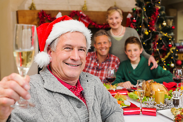 포토 JPG 해외이미지 백인 라이프스타일 여자 할아버지 남자 딸 행복 아들 할머니 40대 중년 포즈 크리스마스 거실 산타모자 가정 가족 탁자 엄마 실내 소년 여러명 10대 축제 식사 저녁식사 축하 아빠 60대 샴페인 70대 축배 조부모 해외202004 해외포토 서양인 모자_잡화 기념일 노년 감정 어린이 가구 다수 컨셉 관계 청소년 주류 사람 성인 내부 생활 파일형식