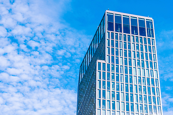 포토 JPG 해외이미지 구름 디자인 외관 산업 벽 비즈니스 건축양식 창문 유리 하늘 성공 추상 미래 사람없음 건물 금융 경제 파란색 빛 도시풍경 사무실 반사 탑 고층빌딩 거울 성장 도시 투명 센터 재산 도심 큼 상업 장면 지역 타운 개발 철강 해외202004 해외포토 자연요소 건축물 건축 컬러 컨셉 무늬 재질 풍경 빌딩 크기 파일형식